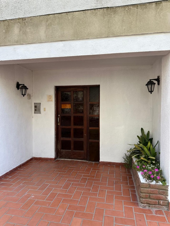 OPORTUNIDAD VENTA  DEPARTAMENTO 3 AMB CON COCHERA A 100 MTS DEL MAR!!