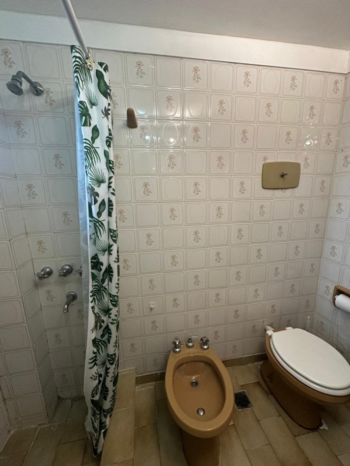 OPORTUNIDAD VENTA  DEPARTAMENTO 3 AMB CON COCHERA A 100 MTS DEL MAR!!