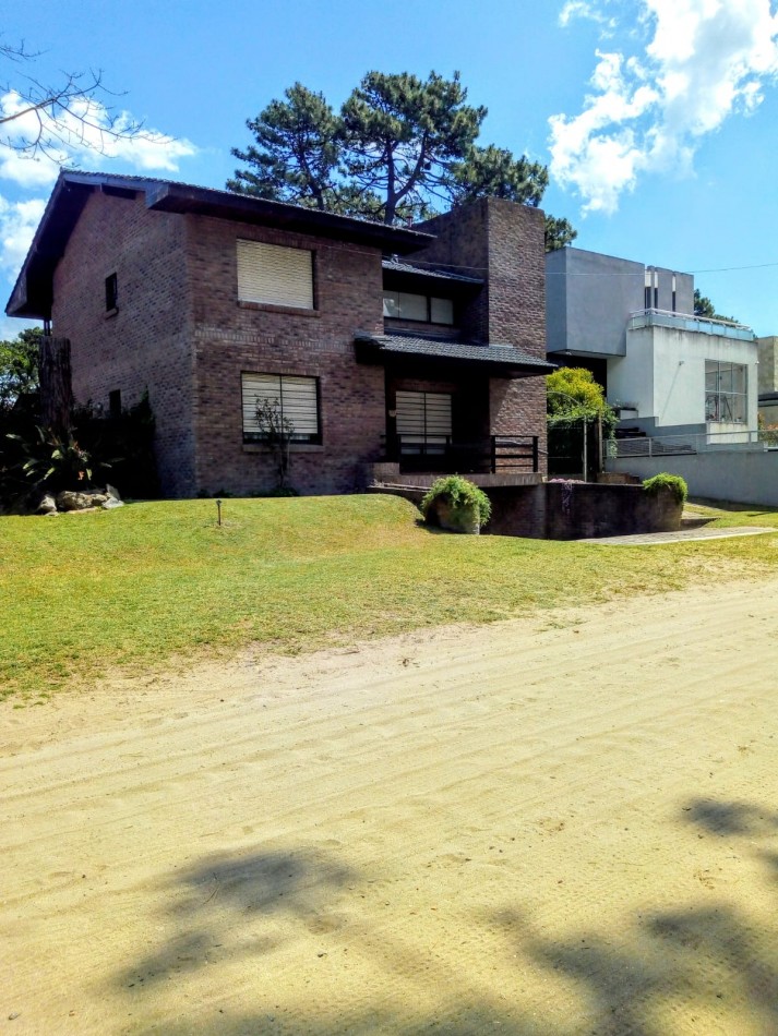 CASA EN VENTA EN VILLA GESELL