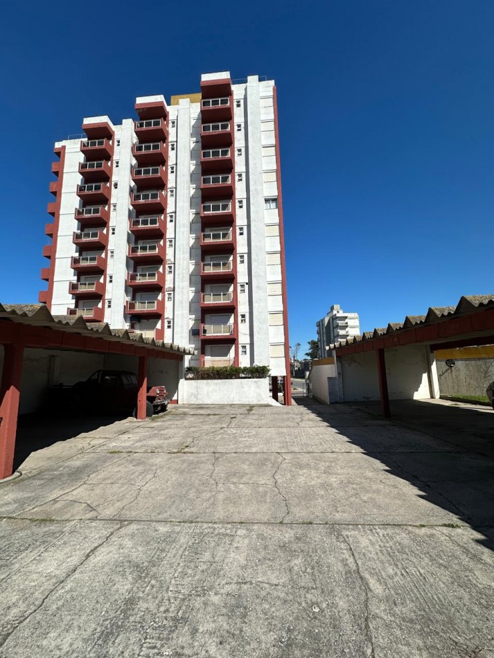 DEPARTAMENTO 2 AMBIENTES ZONA CENTRO CON COCHERA FIJA