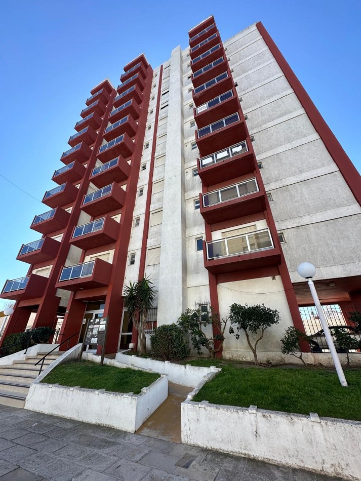 DEPARTAMENTO 2 AMBIENTES ZONA CENTRO CON COCHERA FIJA