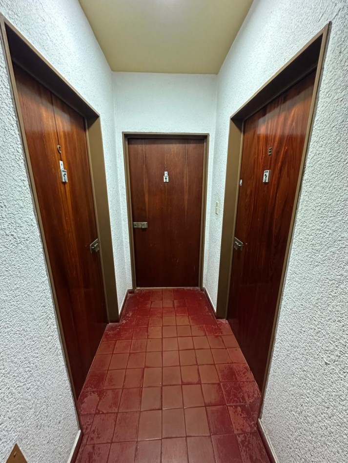 DEPARTAMENTO 2 AMBIENTES ZONA CENTRO CON COCHERA FIJA