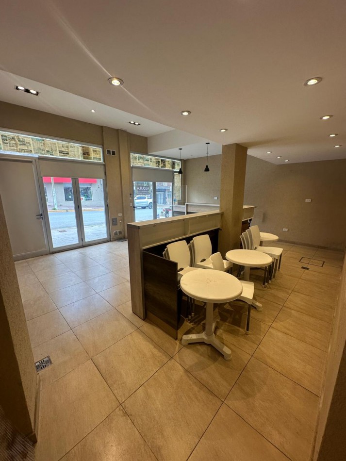 LOCAL COMERCIAL EN ALQUILER EN EL CENTRO DE VILLA GESELL