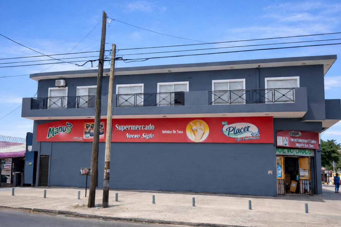 VENTA LOCAL COMERCIAL CON VIVIENDAS