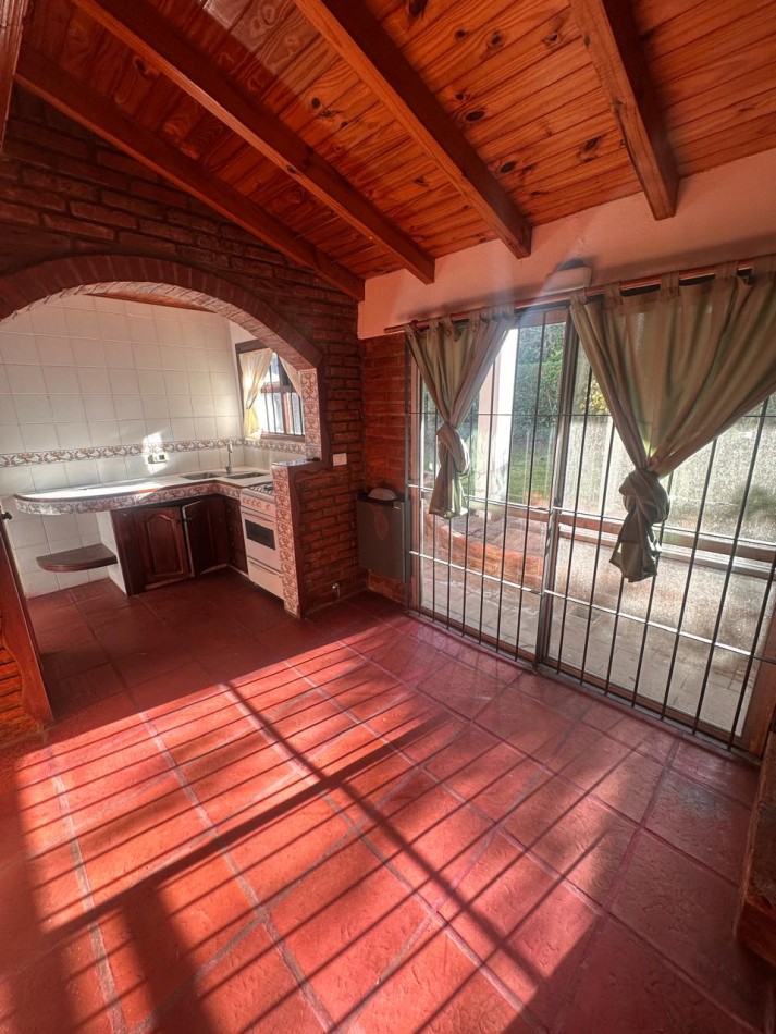CASA 4 AMBIENTES CON GAS NATURAL ZONA NORTE 