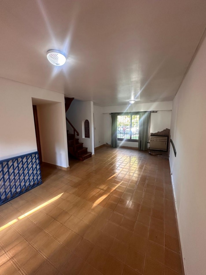 CASA 4 AMBIENTES CON GAS NATURAL ZONA NORTE 