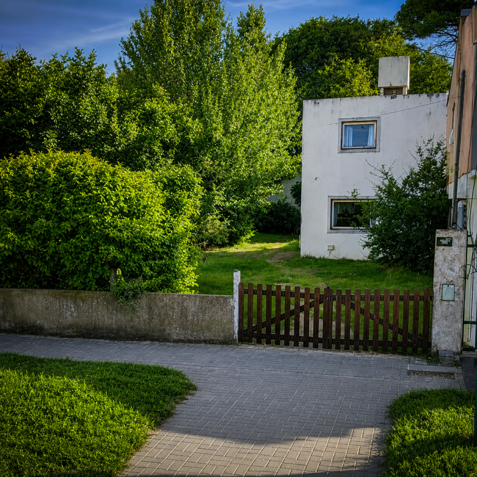 VENTA OPORTUNIDAD CASA CON TERRENO Y GAS NATURAL IDEAL DESARROLLOS