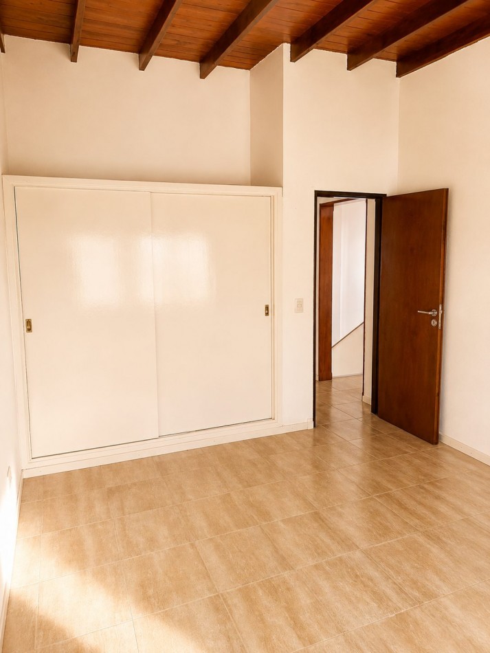  VENTA DUPLEX 3AMBIENTES CON COCHERA Y GAS NATURAL