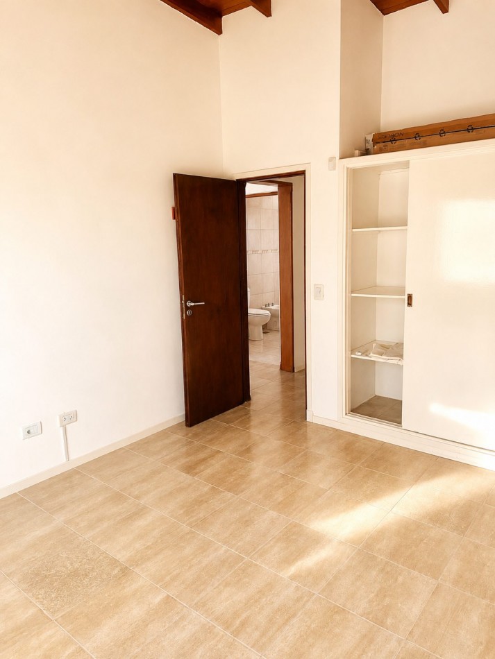  VENTA DUPLEX 3AMBIENTES CON COCHERA Y GAS NATURAL
