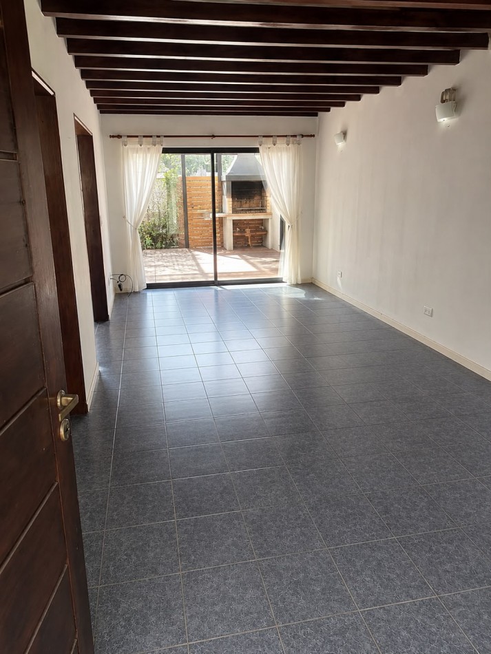  VENTA DUPLEX 3AMBIENTES CON COCHERA Y GAS NATURAL