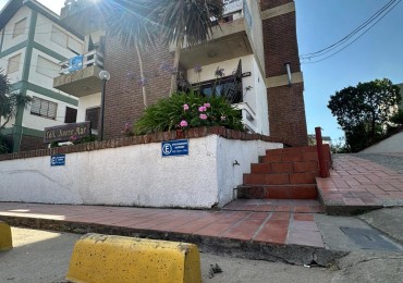OPORTUNIDAD VENTA  DEPARTAMENTO 3 AMB CON COCHERA A 100 MTS DEL MAR!!