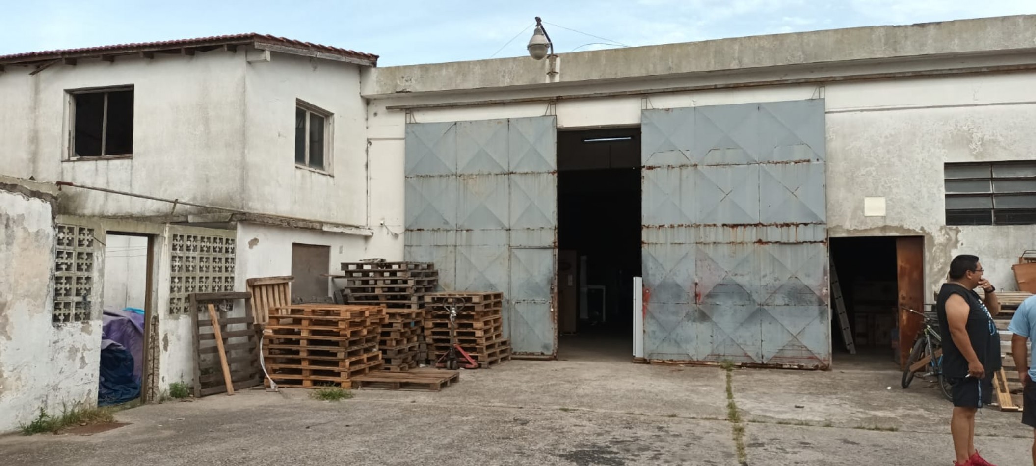 LOTE EN AVENIDA